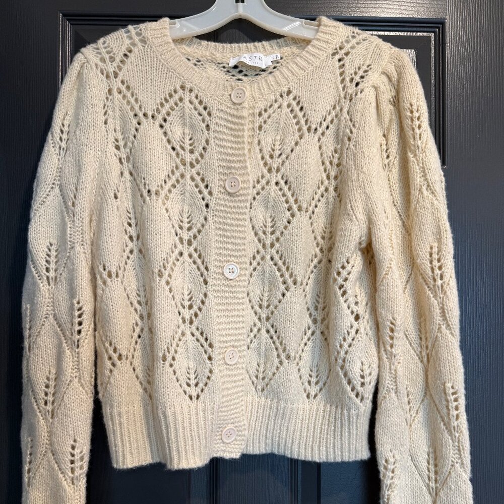 Astr the Label NWT cream cardigan with ruffle cuff sleeves
